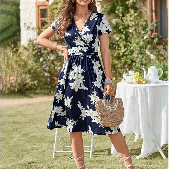 Women's Summer Short Sleeve V-Neck Floral Short Party Dress with Pockets - Picture 3 of 6